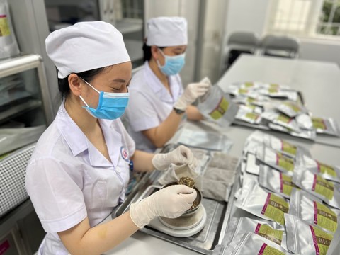 Media.NewsItem.ImageLinkTitleFormat Media.NewsItem.ImageAlternateTextFormat