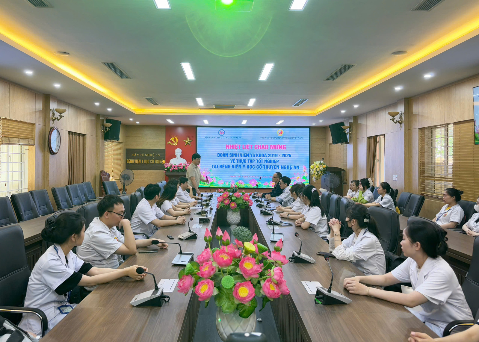 Media.NewsItem.ImageAlternateTextFormat