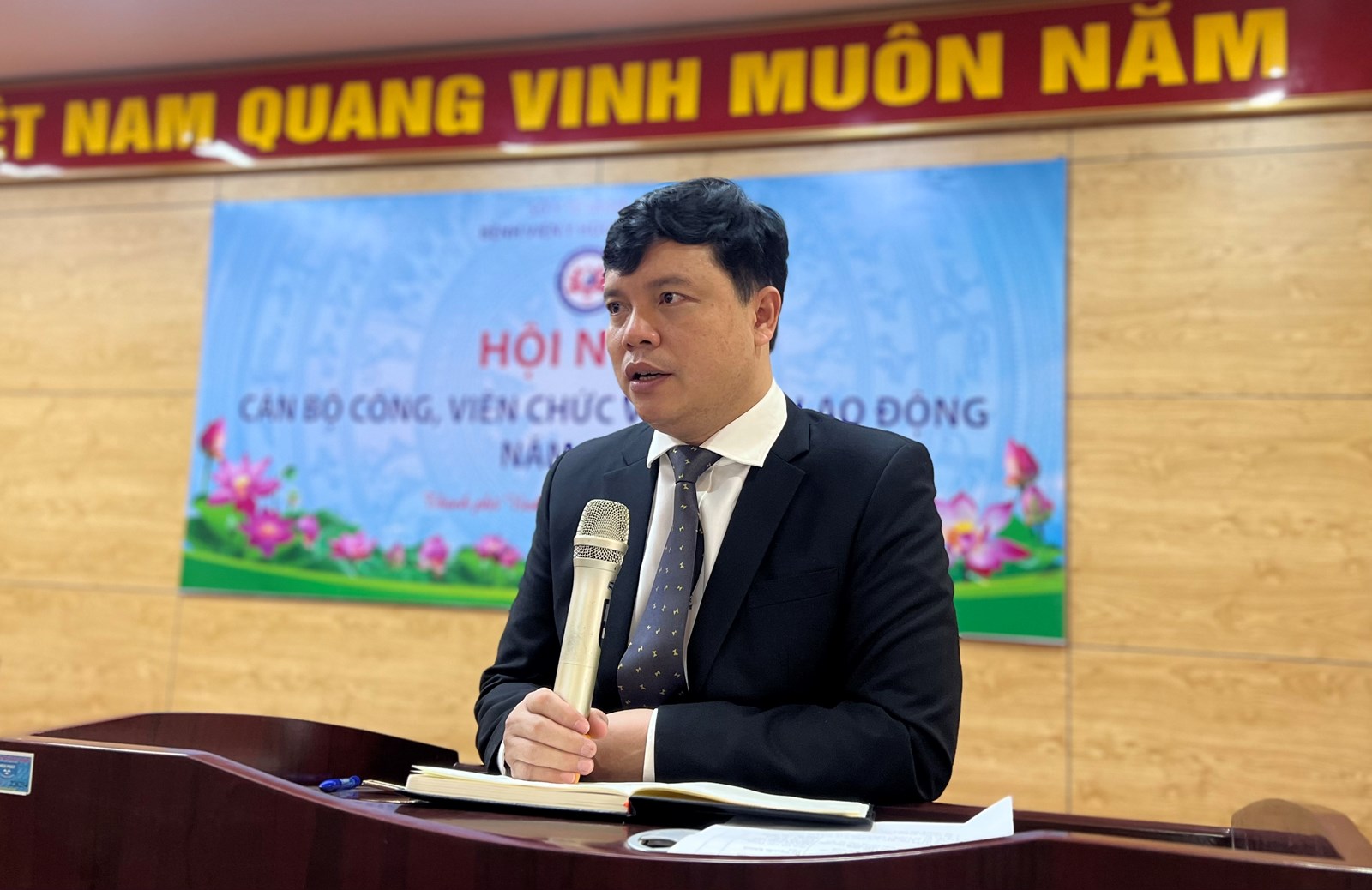 Media.NewsItem.ImageAlternateTextFormat